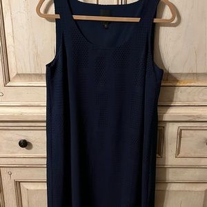 Simply Vera Wang Navy Shift Dress Knee Length with Perforated Detailing Sz M EUC